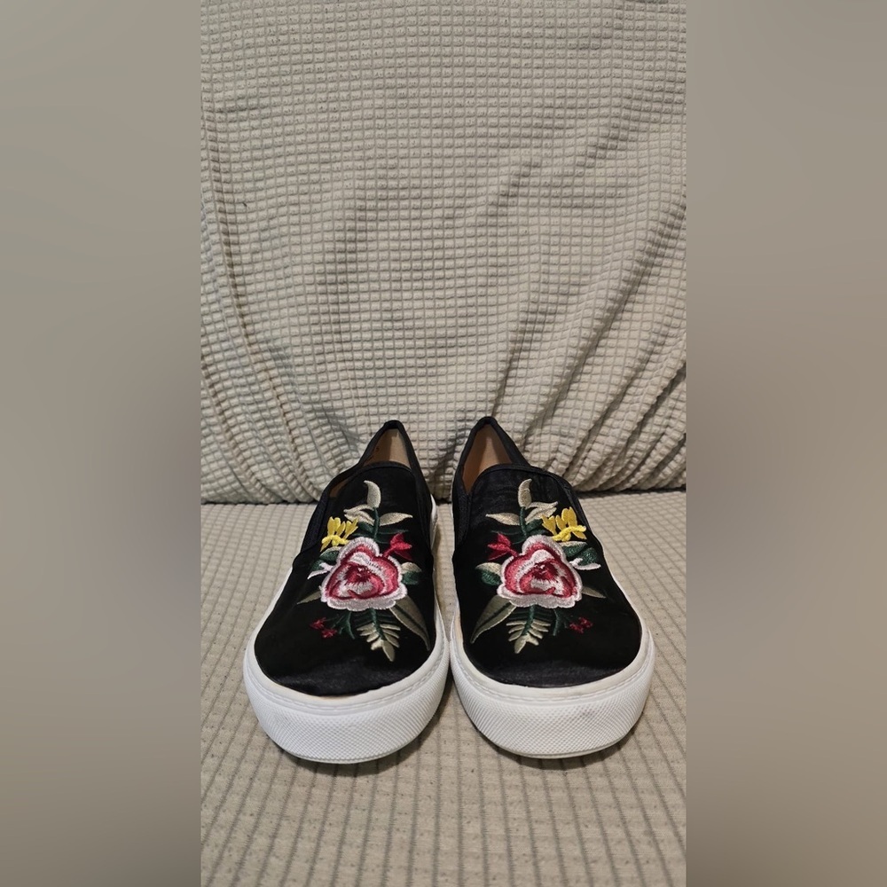 Dirty Laundry Black and Red Sneakers Casual Canvas